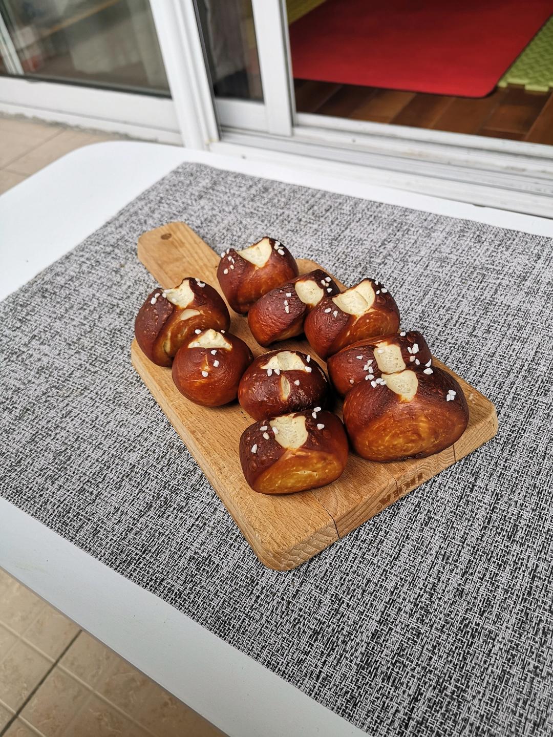 #烤100个面包# 🍞010 明星店的「碱水小丸子&小肉丸」