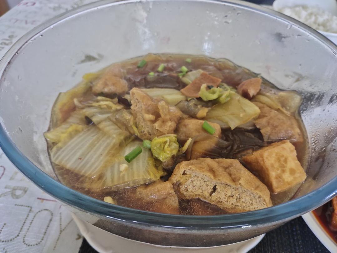 家常白菜炖粉条加豆腐泡