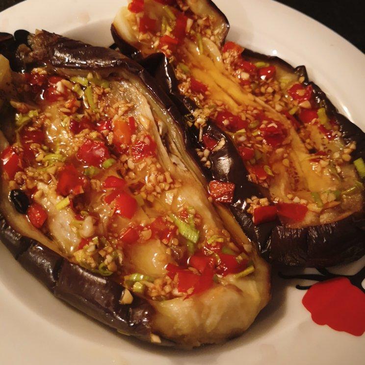 做菜太热，懒宝贝接着10分钟快手算你狠的蒜泥蒸茄子