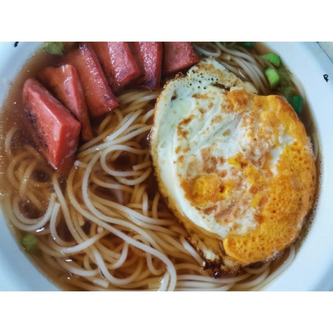 5分钟搞定完美早餐，煎蛋清汤面🍜