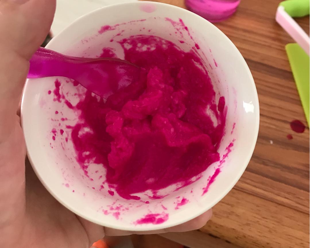 六个月宝宝辅食（红心火龙果山药泥）