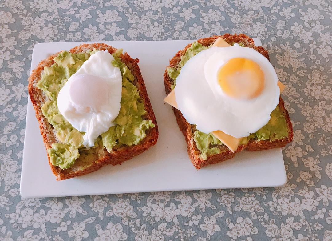 企鹅教你做|蛋料理-牛油果水波蛋吐司