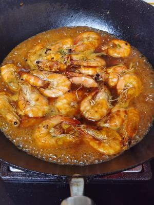 蒜香油焖大虾的做法 步骤15