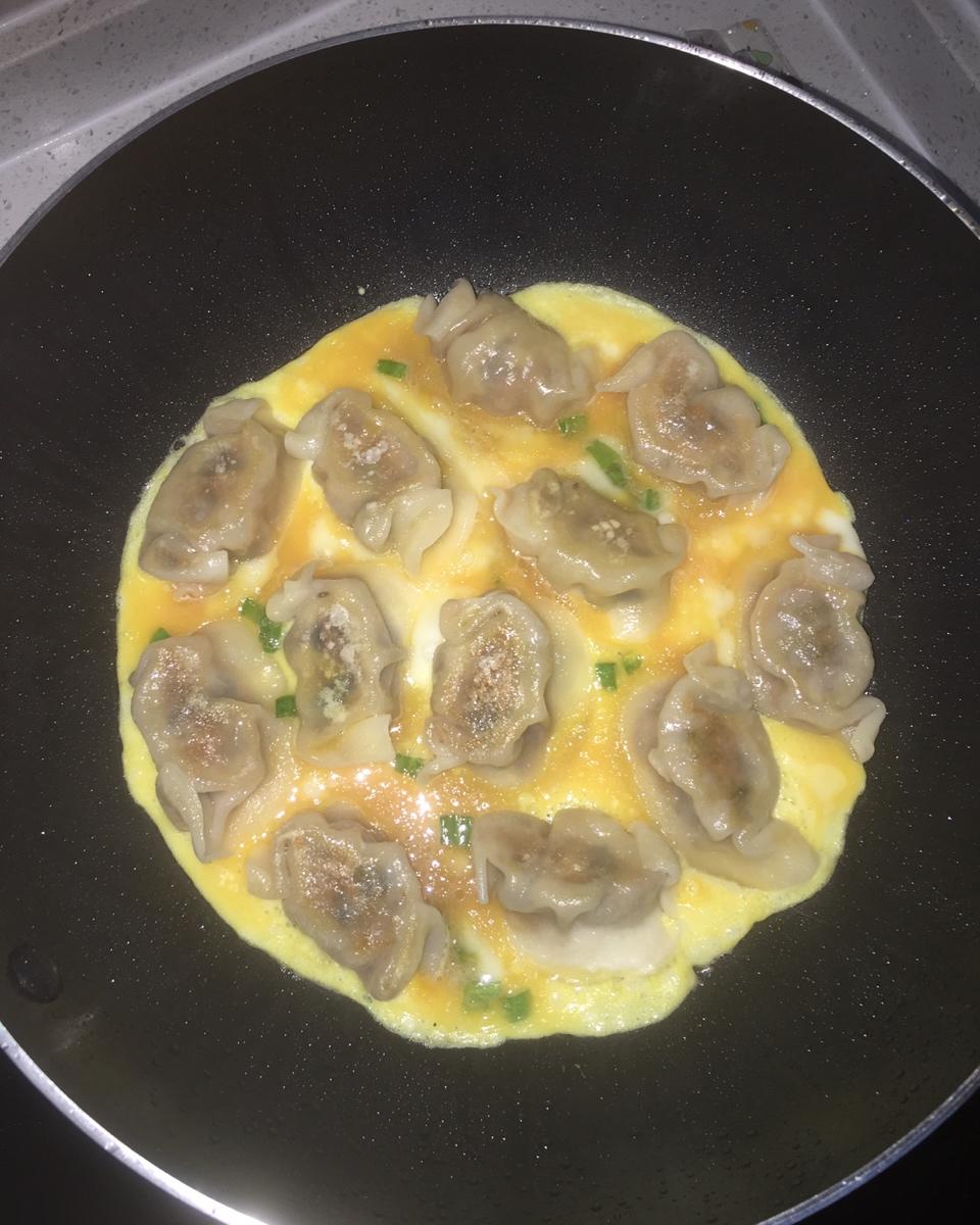 鸡蛋抱煎饺