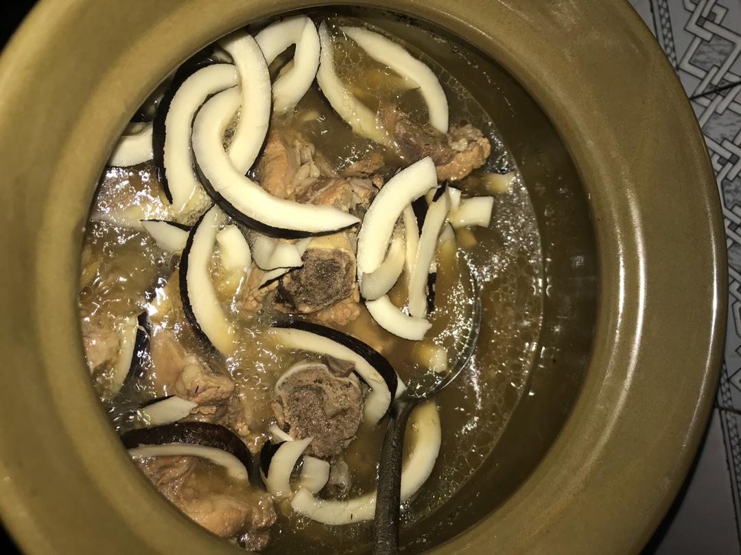 海椰皇猪骨汤