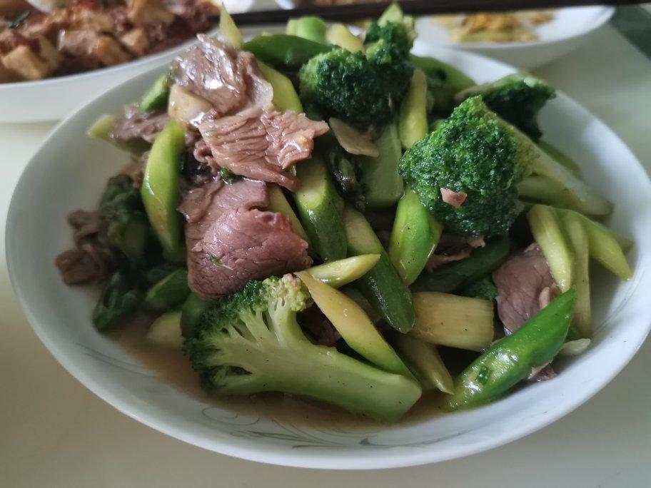 西兰花芦笋炒肉片