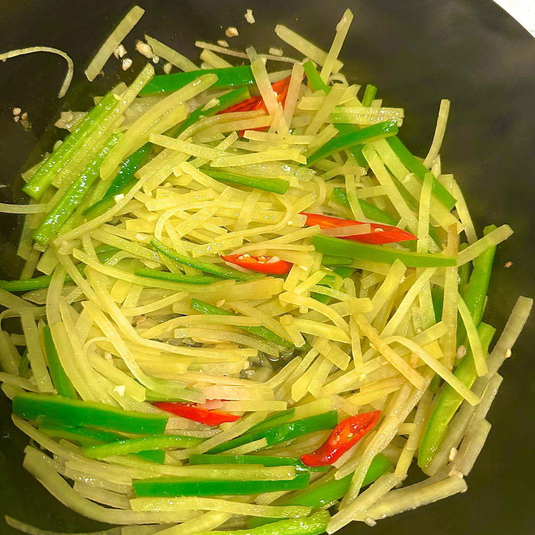 ✅挑战365天晚餐不重样第151天:青椒土豆丝‼️
