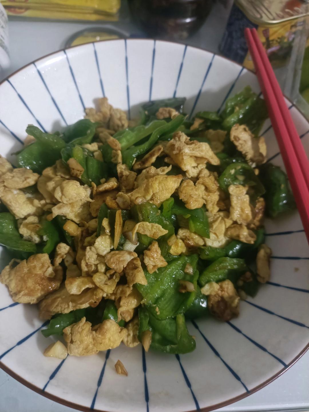 五分钟炒个能吃两碗饭的辣椒炒鸡蛋