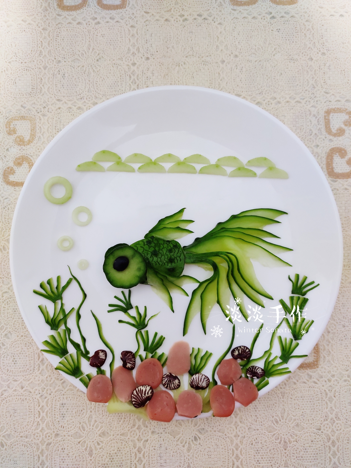 黄瓜金鱼(蔬菜盘饰/蔬菜摆盘/果蔬摆盘/果蔬盘饰)的做法 步骤9