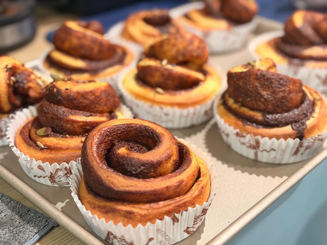 好吃！爱吃！香气浓郁热烈的布里欧修肉桂卷