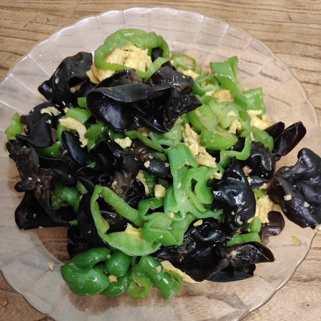 黑木耳青椒炒鸡蛋（营养又下饭）