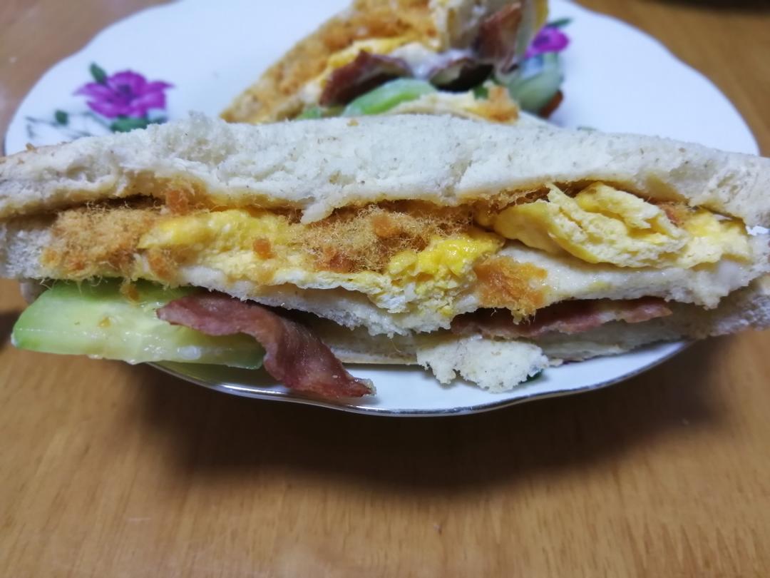 培根肉松三明治