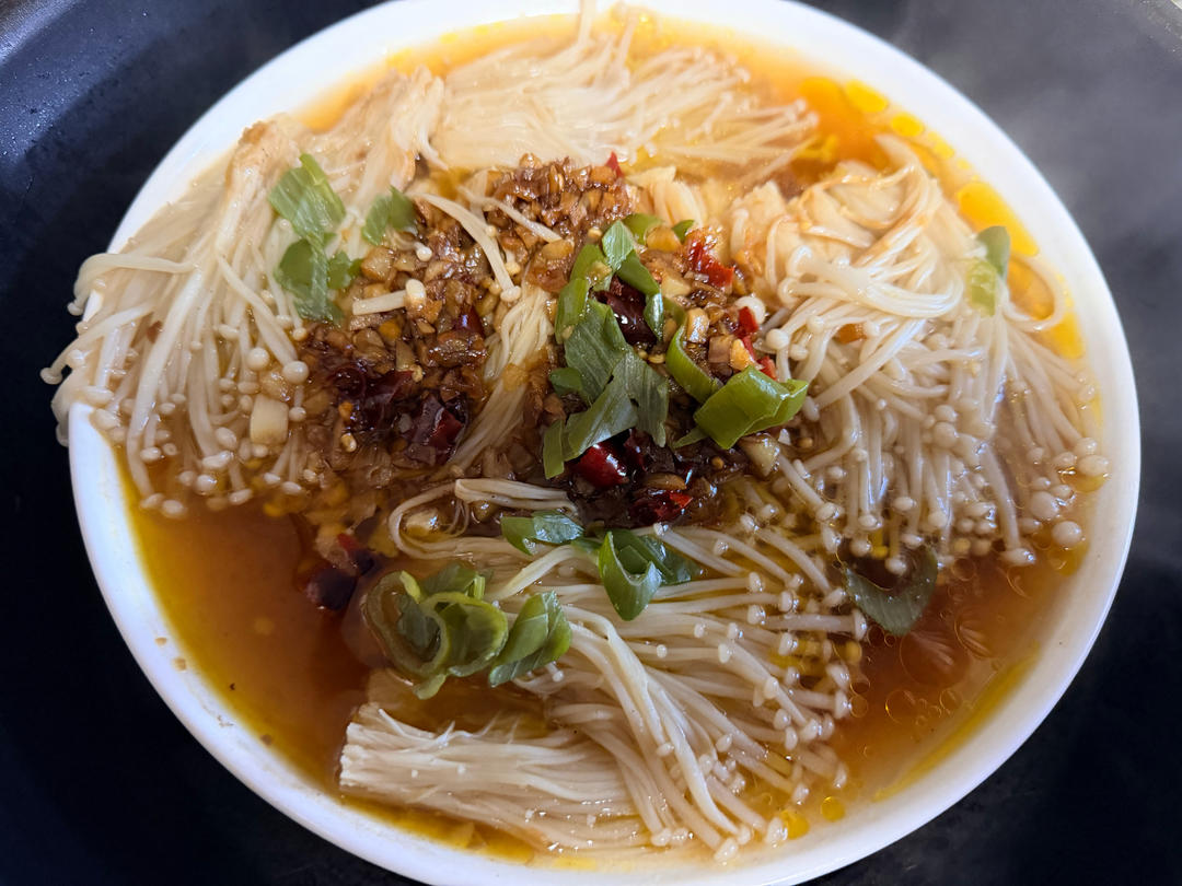 超级下饭的蒜蓉金针菇！好吃到爆