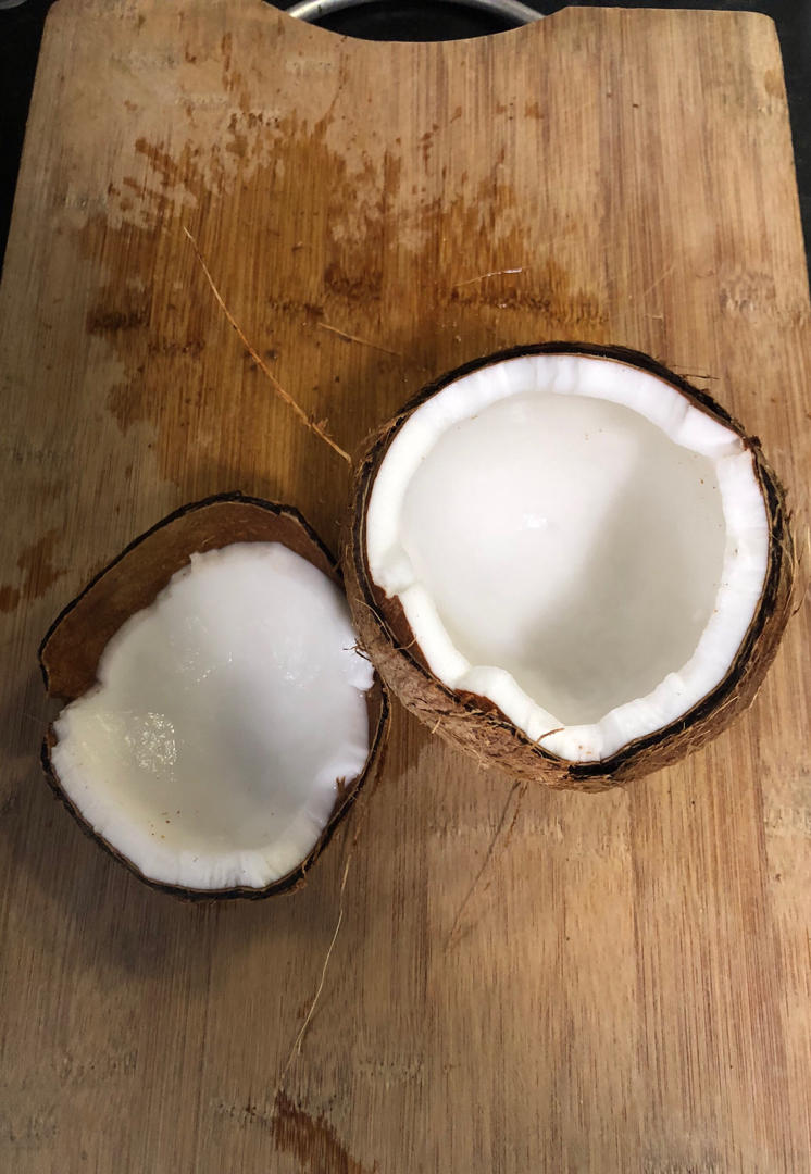 蛋蛋饿了做的徒手开椰子取椰肉