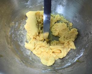 广式月饼-莲蓉蛋黄月饼（厨师机版）的做法 步骤3