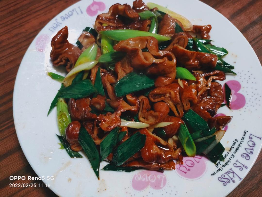 蒜苗炒肥肠
