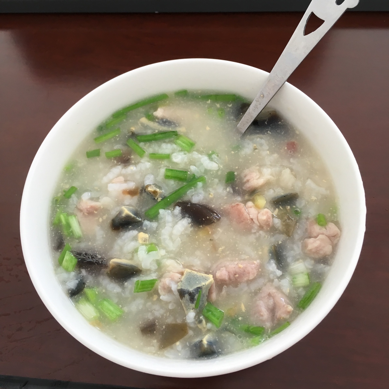 jingjingraul做的电饭煲版皮蛋瘦肉粥
