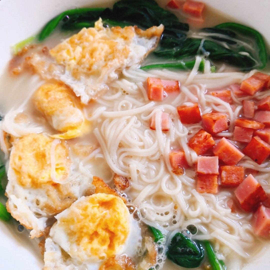 菠菜鸡蛋面