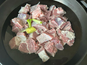 家常红烧牛肉的做法 步骤2