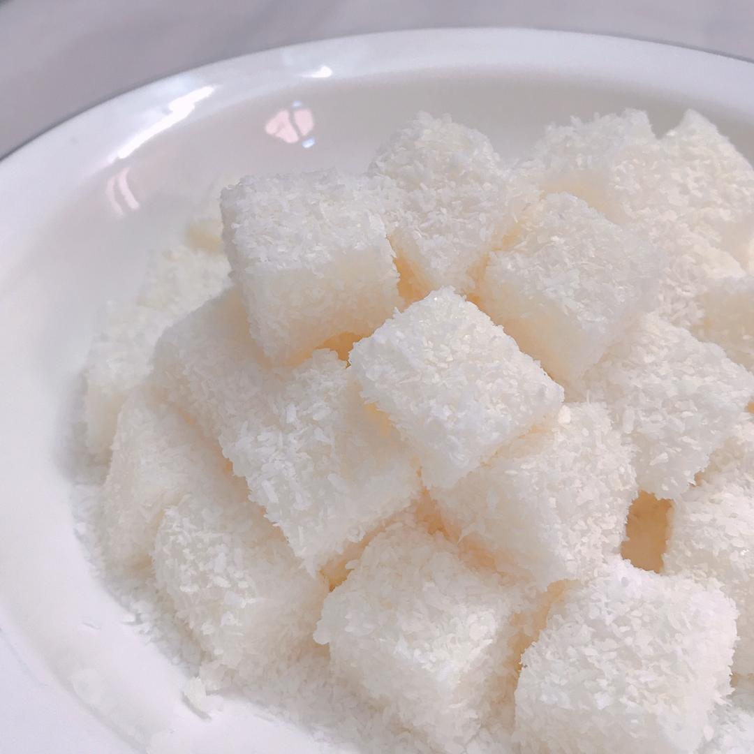 椰丝牛奶小方糕