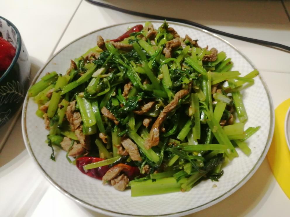 下饭神器又来了，试试这道芹菜炒牛肉！！