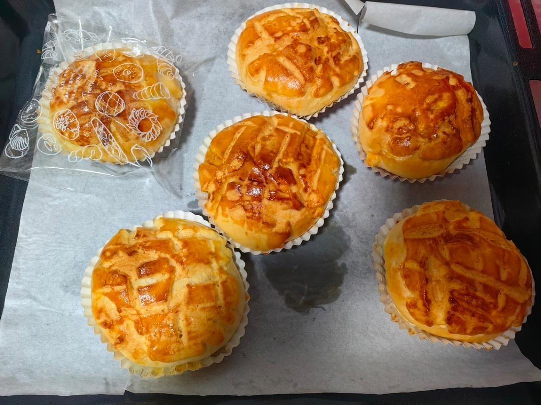 好吃到炸裂的港式菠萝包（附带制作酥皮的小视频）