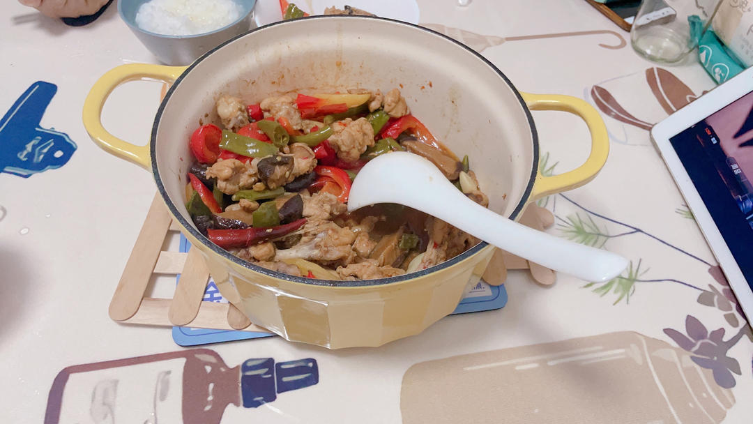 好吃到原地爆炸的黄焖鸡