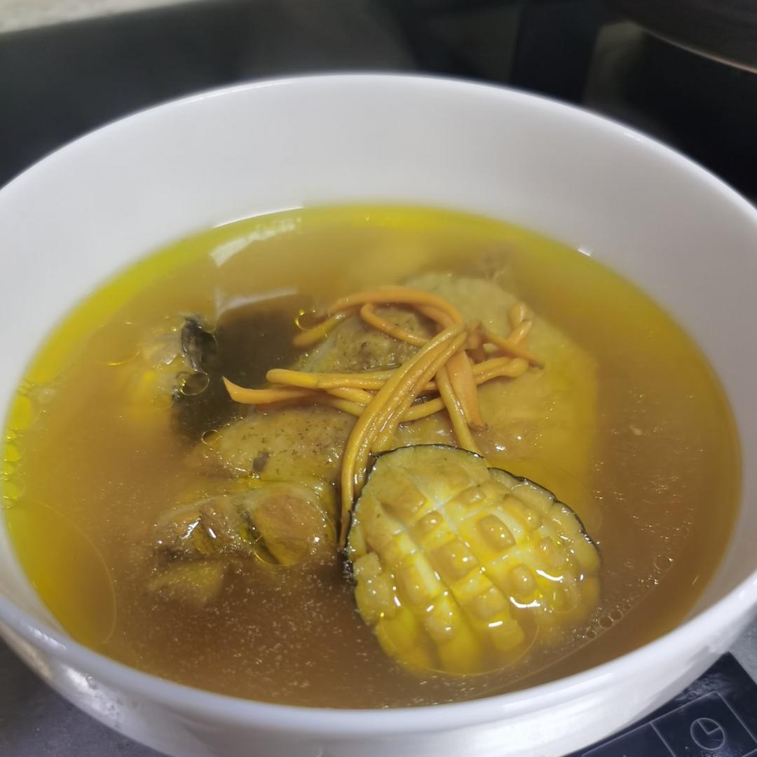 勤快的酱油君做的滋补鲍鱼鸡汤