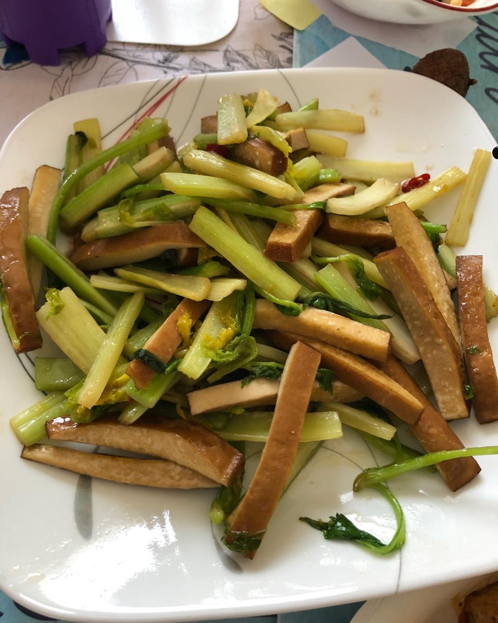 素菜：芹菜炒豆腐干