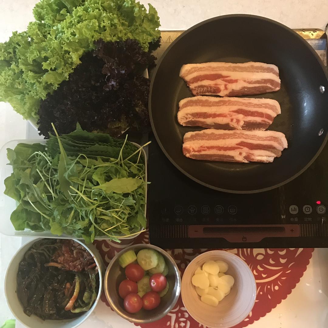 在家吃韩国烤肉