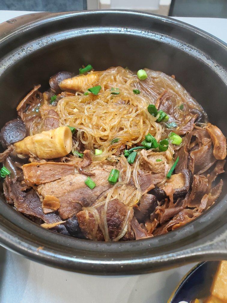 笋干嫩鸭煲（老少配）