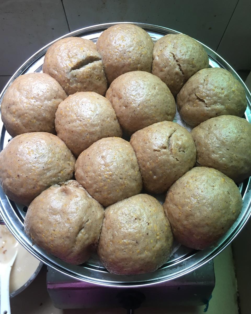 辣妈小灶做的100%全麦杂粮馒头