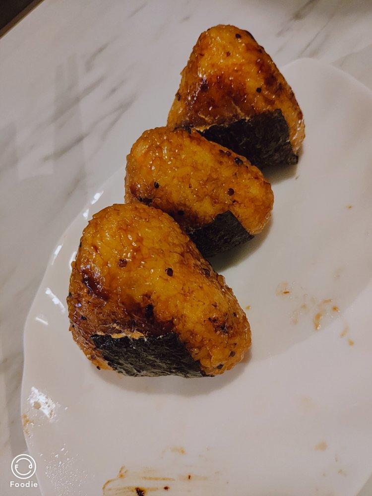 剩米饭这样做好吃好吃到转圈圈，自制日式海苔饭团