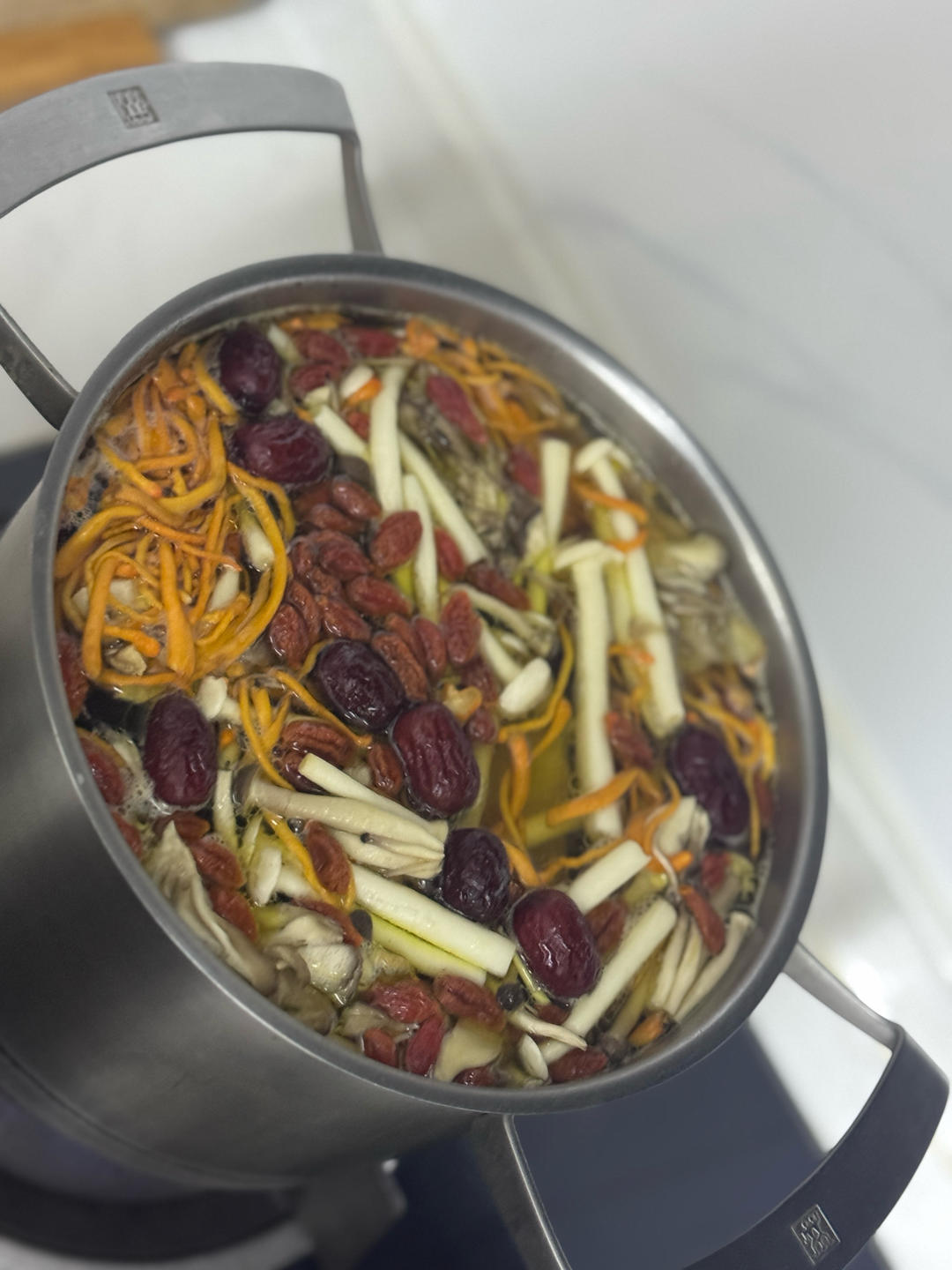 奶奶教的鲜香肥美香菇炖鸡汤