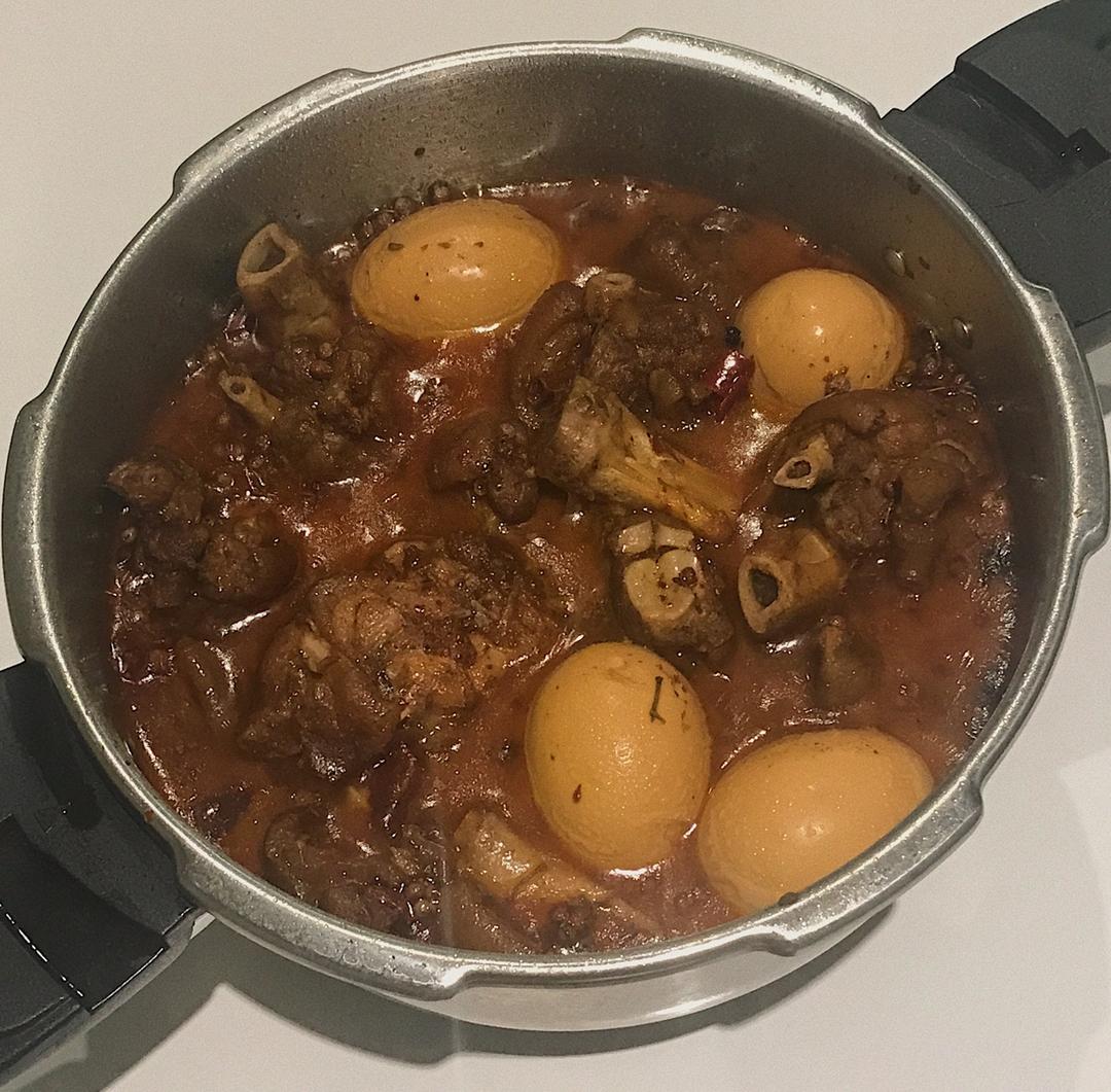 美味的家常菜：红烧猪蹄