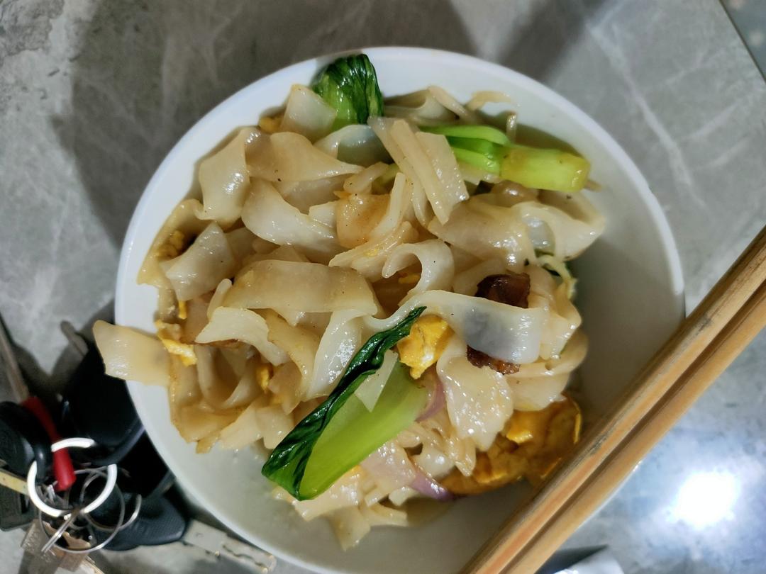 路边摊的炒河粉