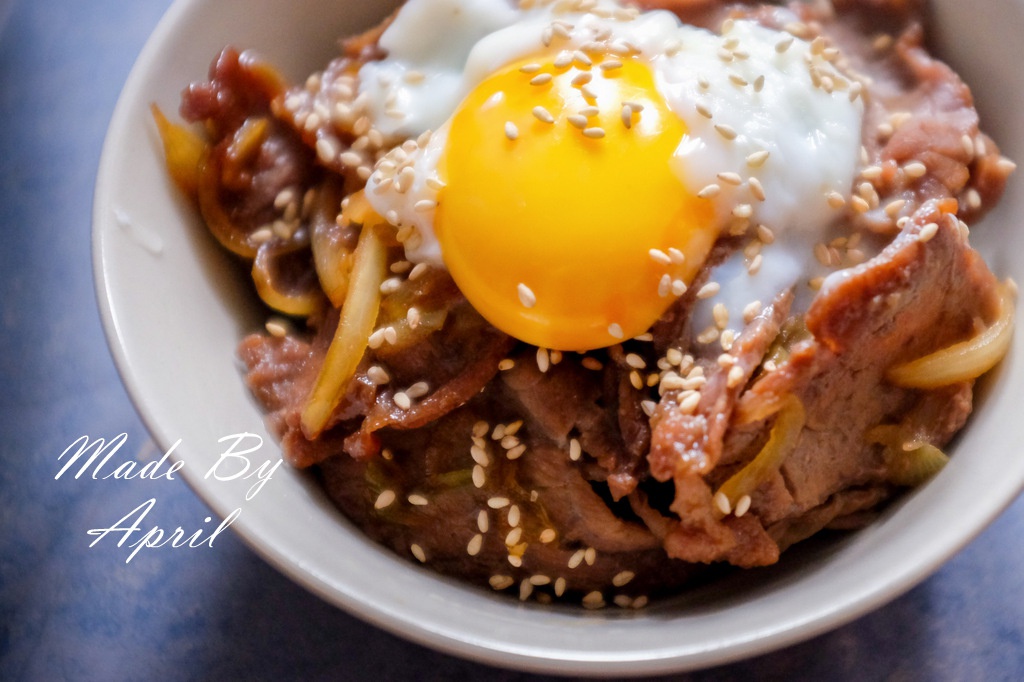 牛丼温泉卵入り（日式温泉蛋牛肉饭）