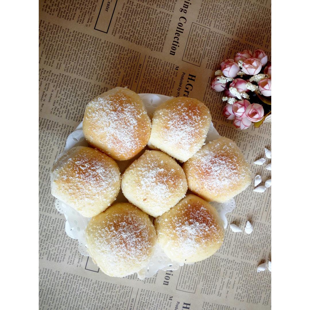 满满的幸福---椰蓉蜜豆小餐包