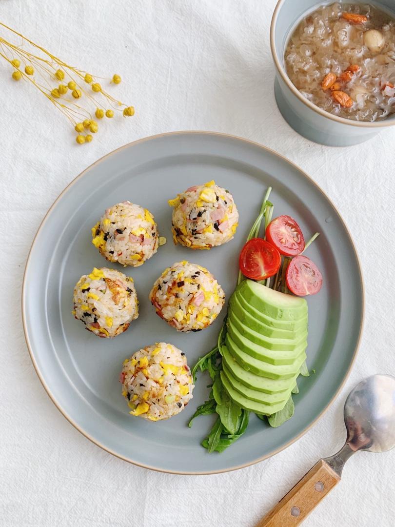 简单随意的海苔饭团