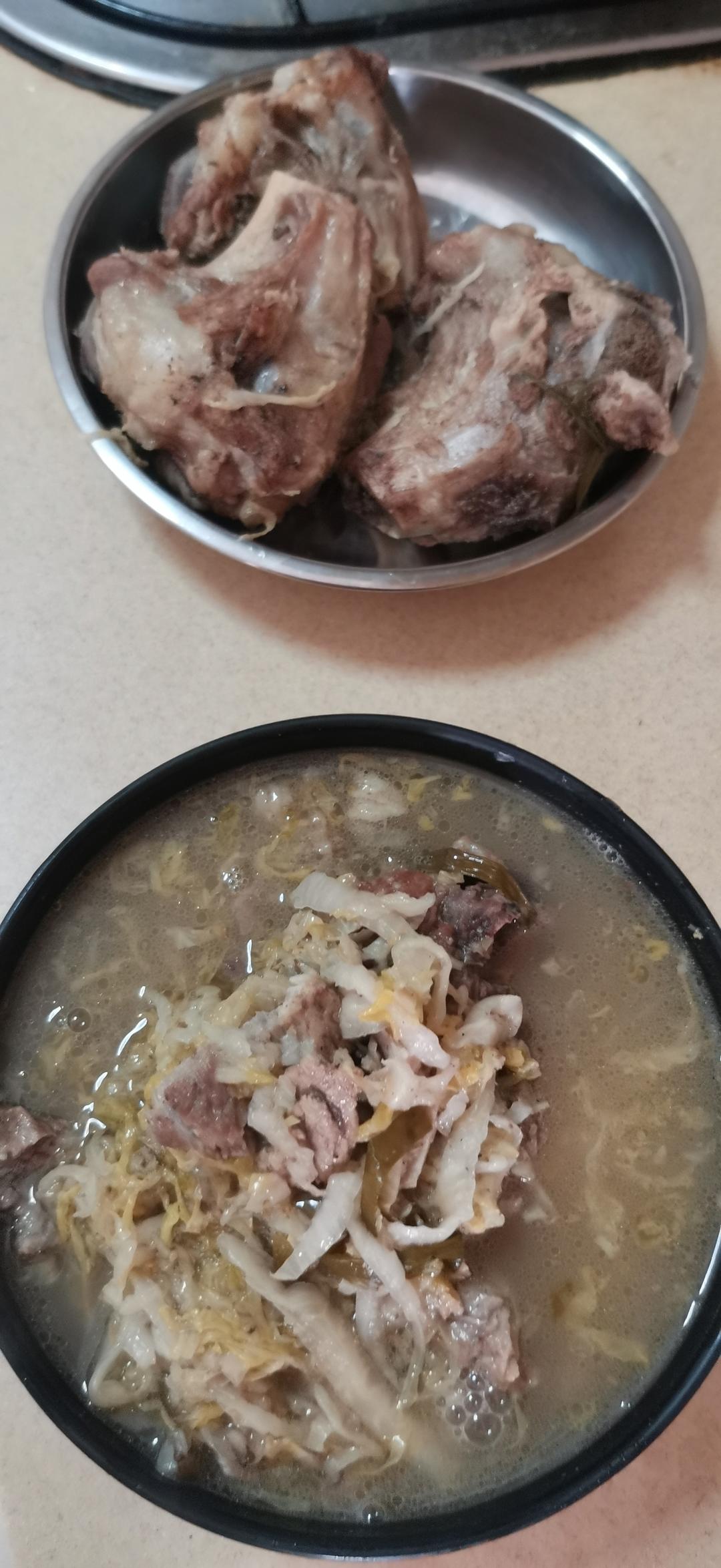 大骨头炖酸菜