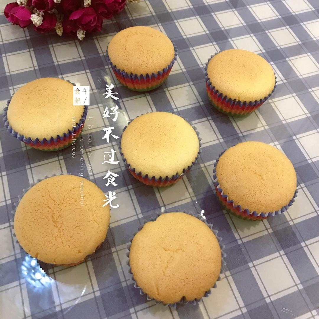 戚风杯子蛋糕^_^不开裂不回缩喔～