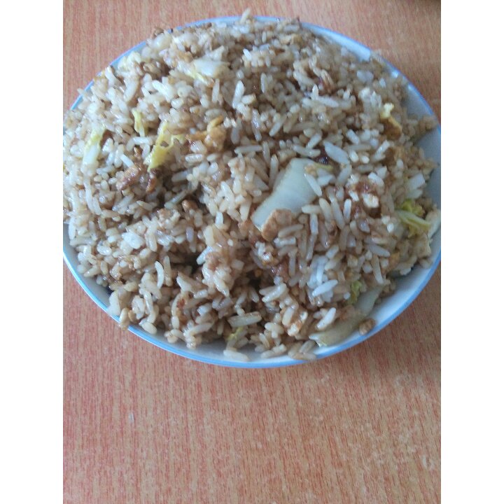 据说是 正宗酱油炒饭