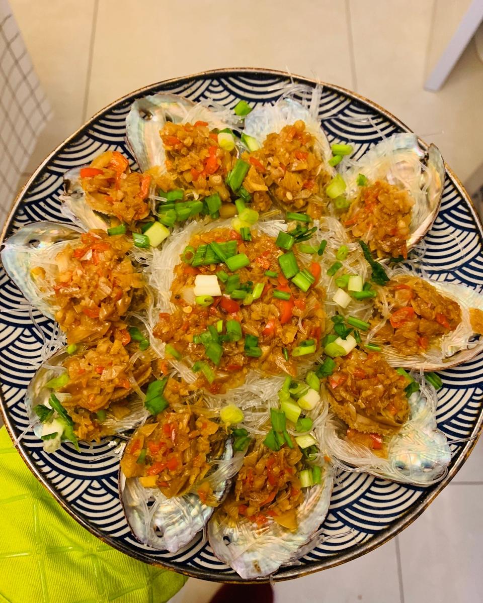 小船姑娘做的蒜蓉粉丝蒸鲍鱼