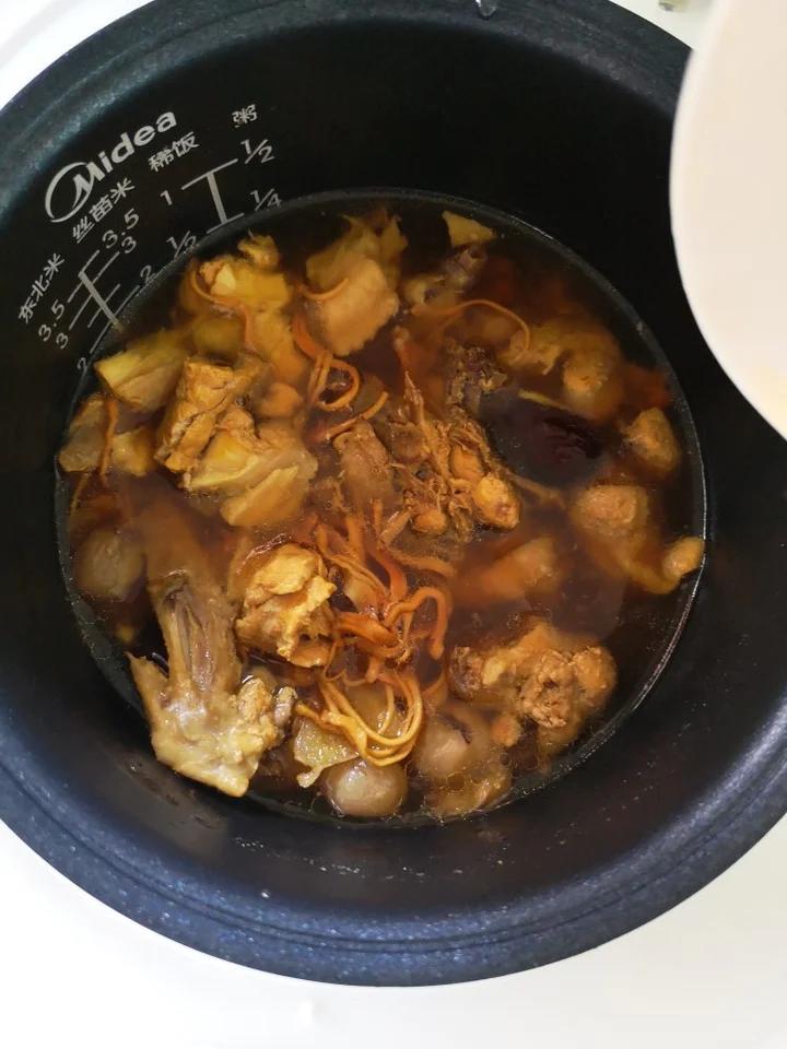 虫草花鸡汤