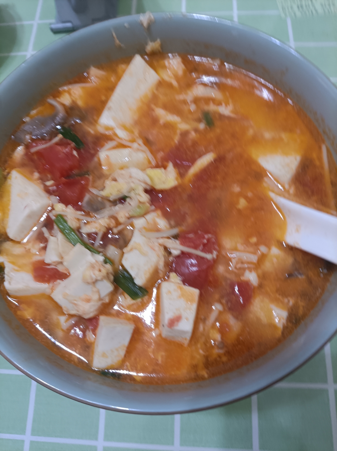 【瘦身又美味】西红柿金针菇豆腐汤