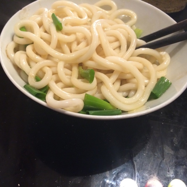 生鸡蛋拌乌冬面