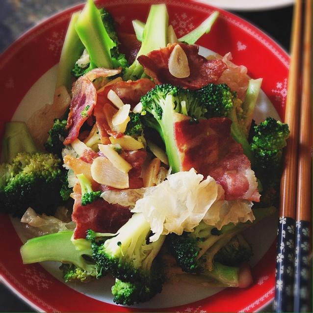 蒜香培根银耳西兰花的做法