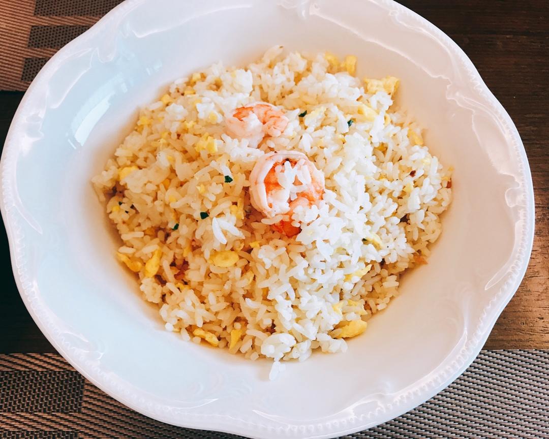 蒜香虾仁蛋炒饭