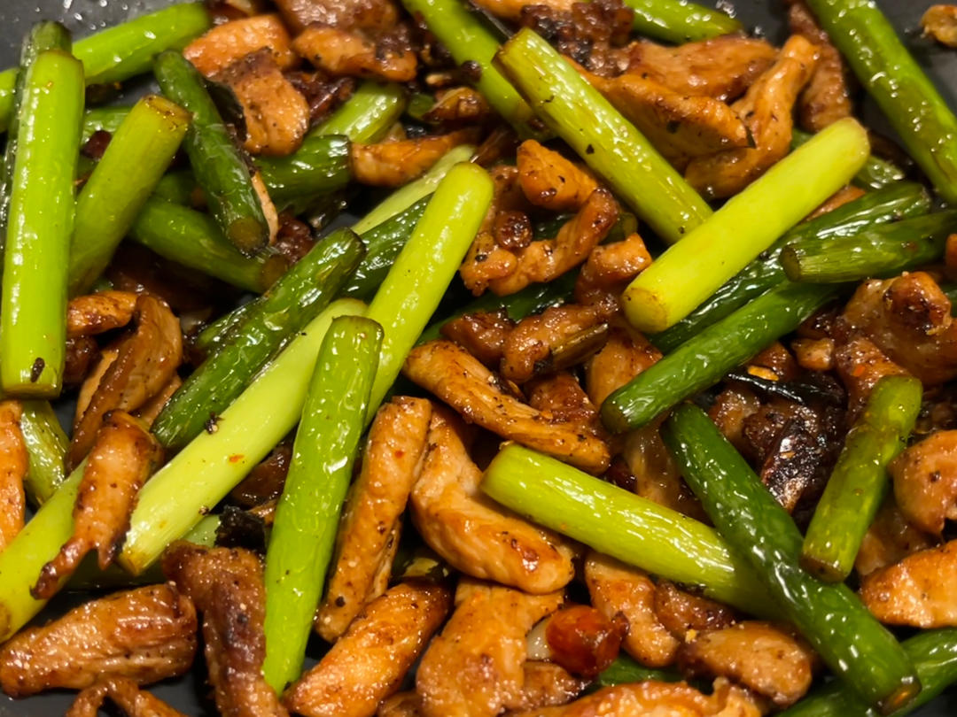 简单易做的下饭菜－蒜苔炒肉