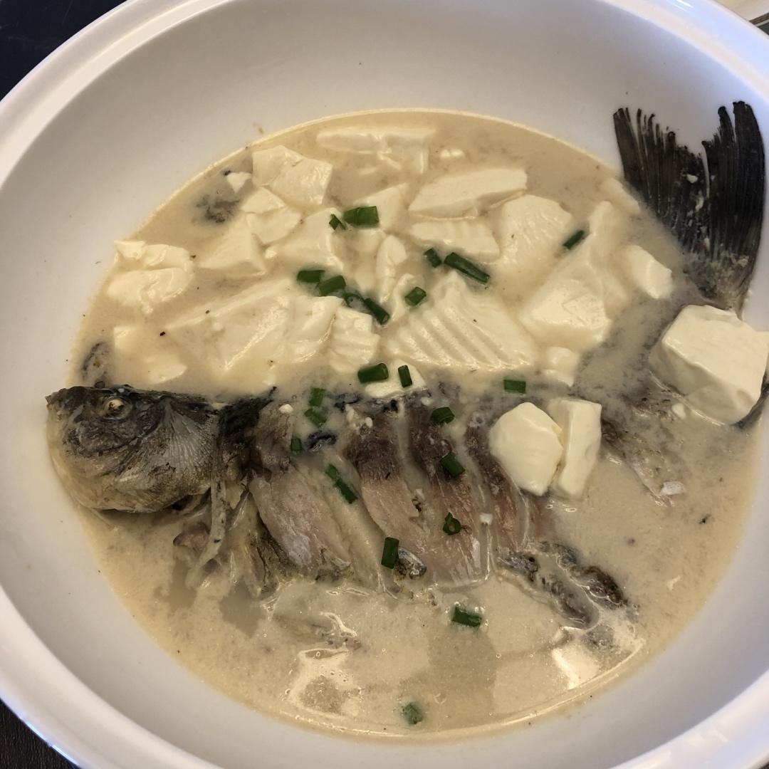 奶白鲫鱼豆腐汤|一条鱼最后的温柔
